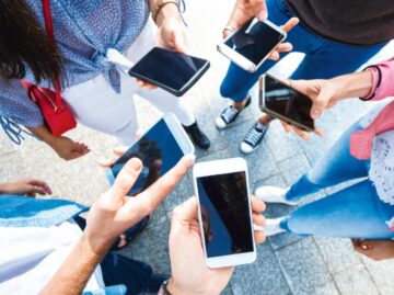 How to Buy Good Mobile Accessories for Your Phone – Market Insights from Delhi